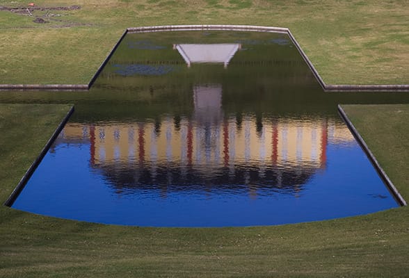 foto_ledreborg I forbindelse med renoveringen af Ledreborg slotspark, var jeg ude for at fotografere – med skæve vinkler og anderledes beskæringer.